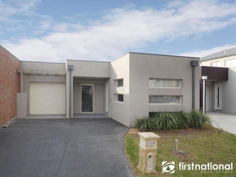 30 Edgeware Close, Pakenham VIC 3810