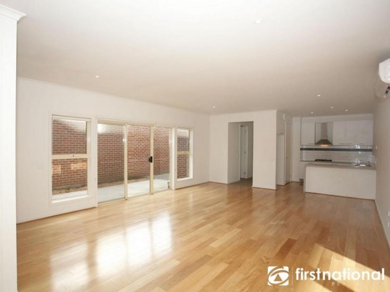 30 Edgeware Close, Pakenham VIC 3810