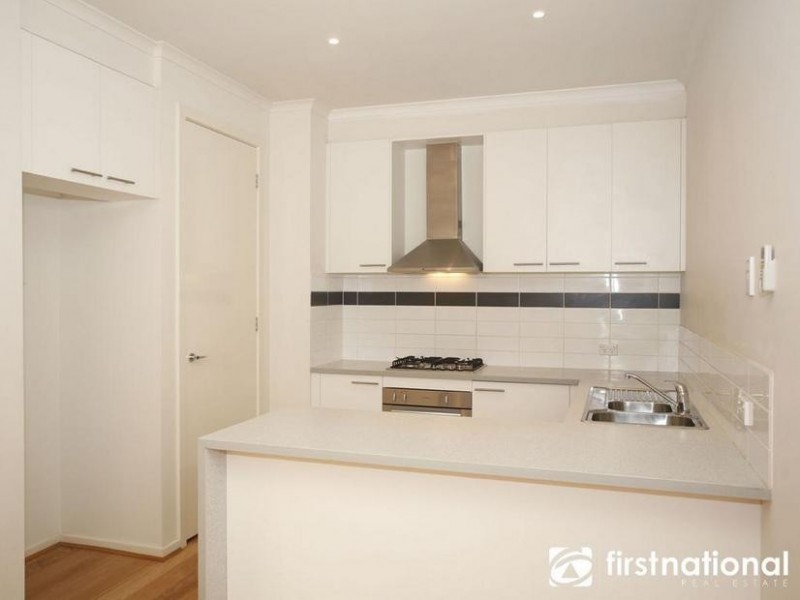 30 Edgeware Close, Pakenham VIC 3810