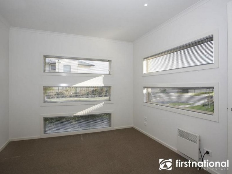 30 Edgeware Close, Pakenham VIC 3810