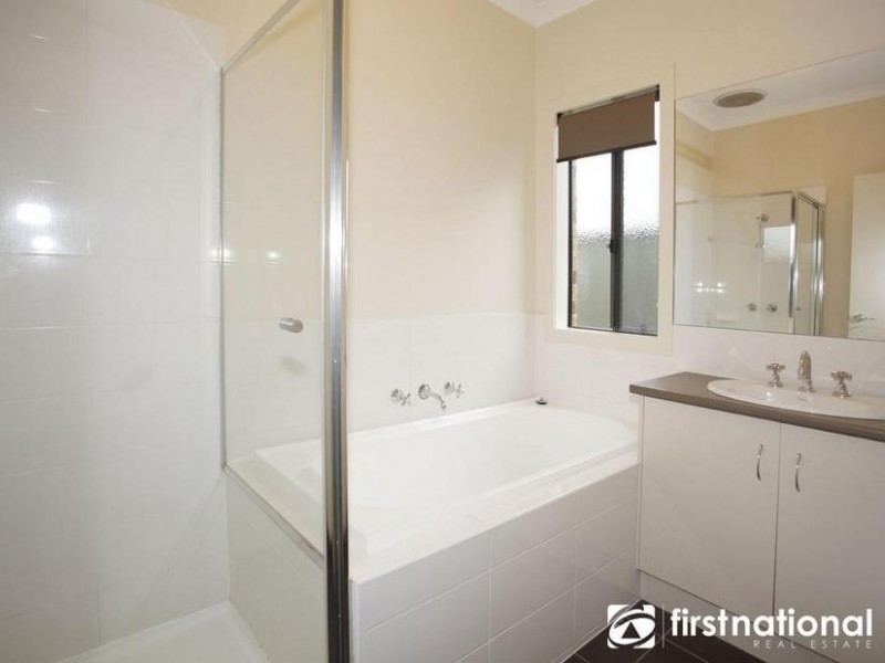 4 Cohens Way, Pakenham VIC 3810