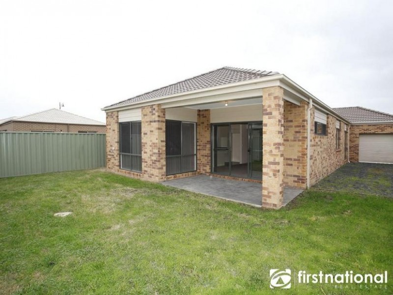 4 Cohens Way, Pakenham VIC 3810