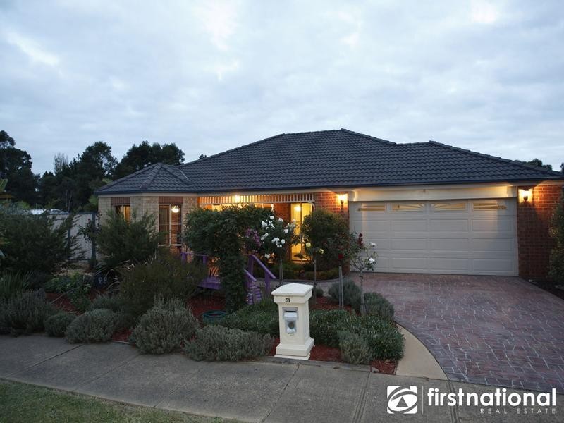 51 Hartland Circuit, Pakenham VIC 3810