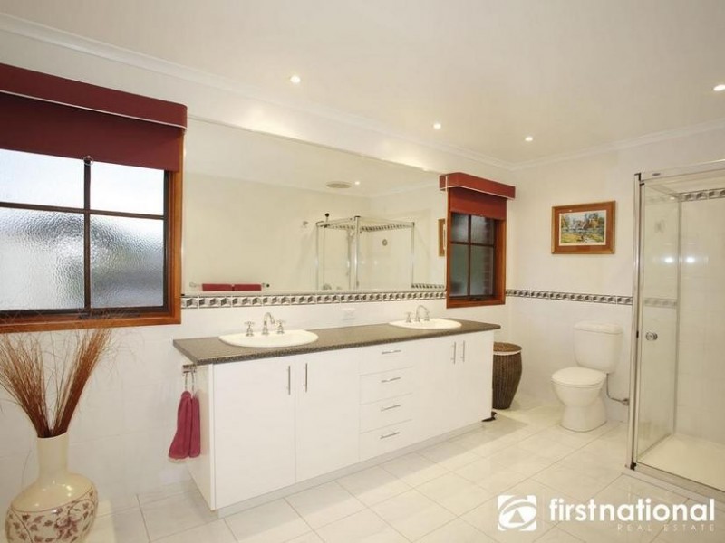 33 Home Road, Nar Nar Goon VIC 3812