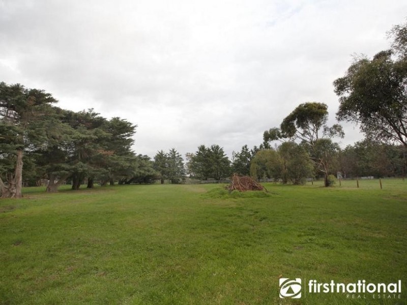 33 Home Road, Nar Nar Goon VIC 3812