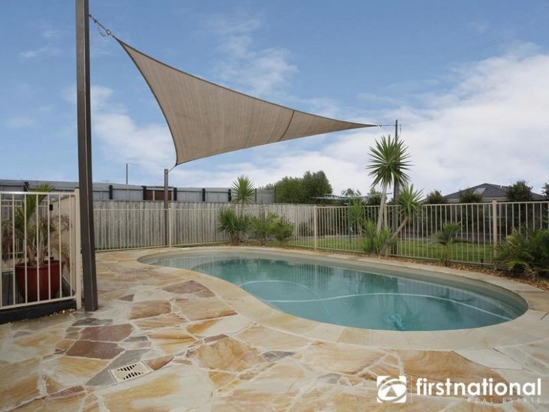 14 McAuley Avenue, Pakenham VIC 3810
