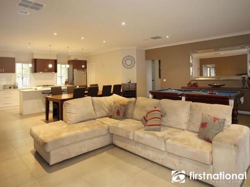 14 McAuley Avenue, Pakenham VIC 3810