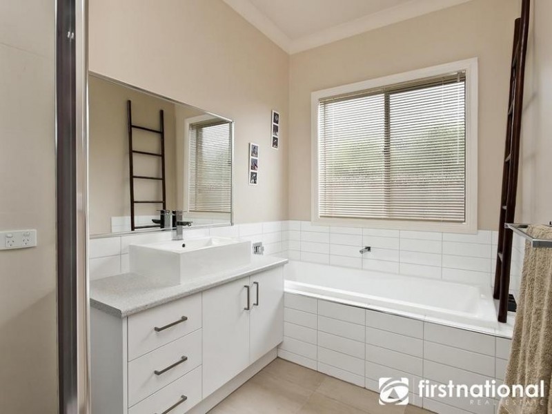 14 McAuley Avenue, Pakenham VIC 3810