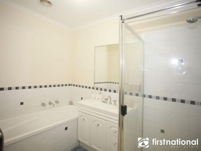 1/4 Jamieson Court, Pakenham VIC 3810