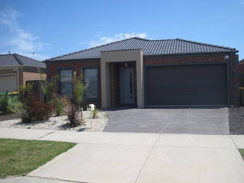 15 Macadamia Street, Pakenham VIC 3810