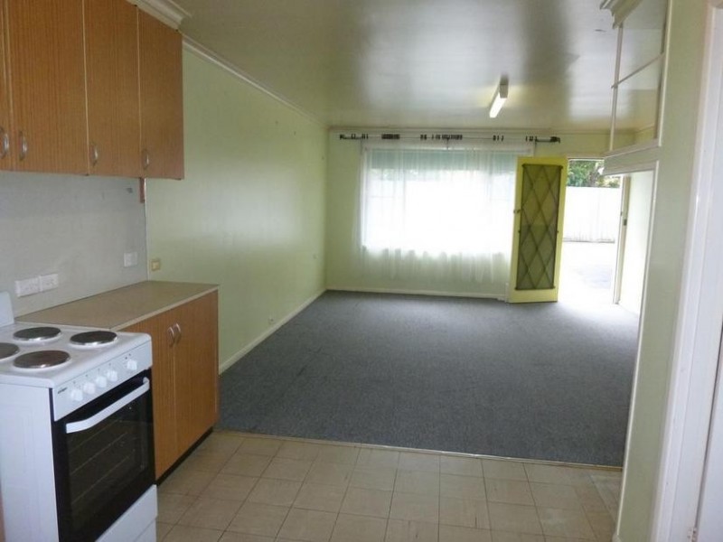 2/1 Charles Street, Pakenham VIC 3810