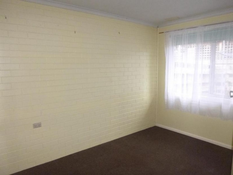 2/1 Charles Street, Pakenham VIC 3810