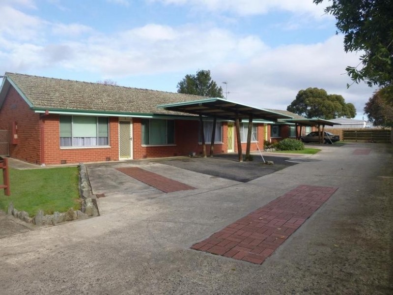 2/1 Charles Street, Pakenham VIC 3810