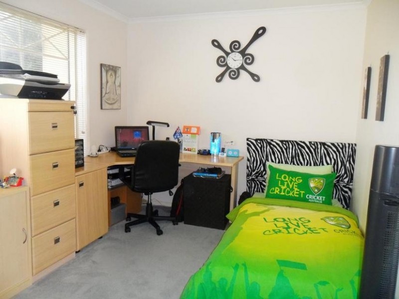 9 Blackmore Close, Pakenham VIC 3810