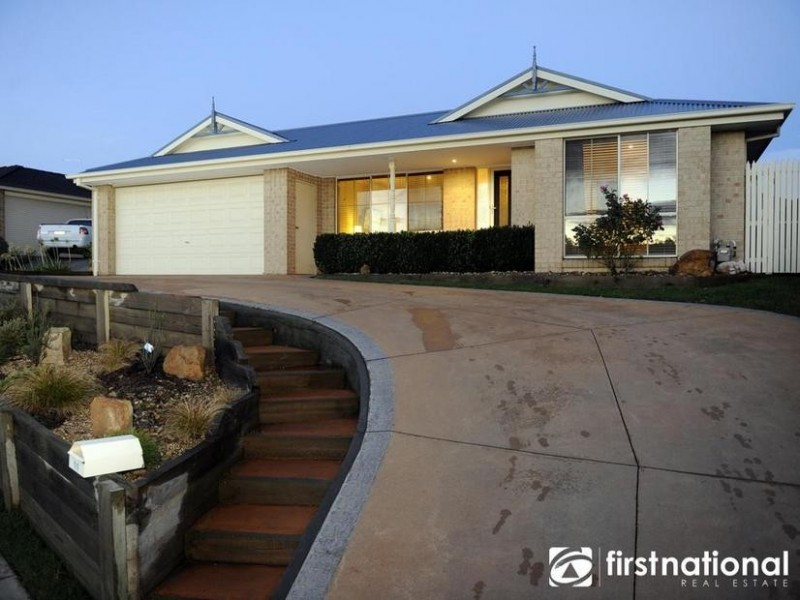 11 Wallangara Drive, Pakenham VIC 3810