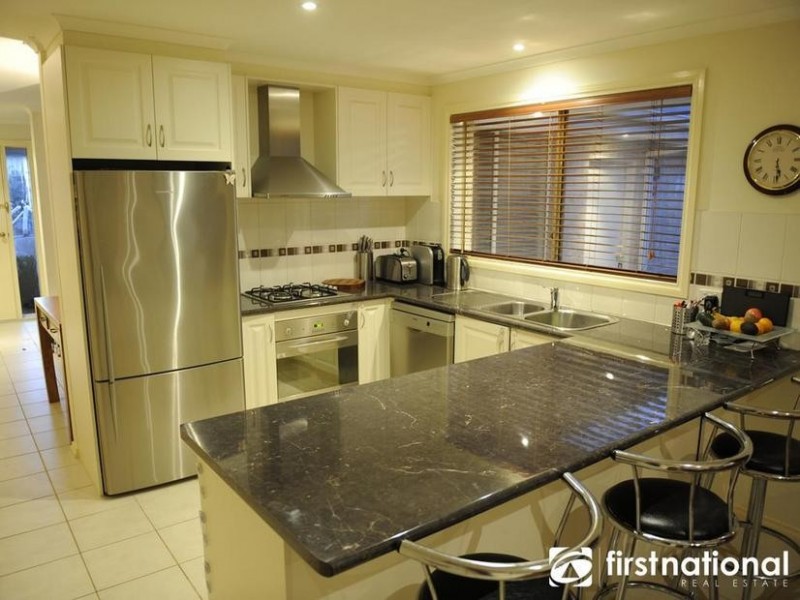11 Wallangara Drive, Pakenham VIC 3810