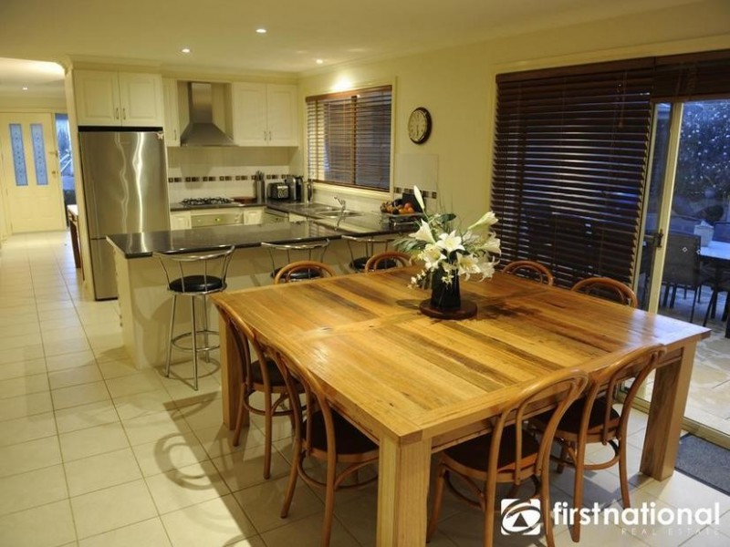 11 Wallangara Drive, Pakenham VIC 3810