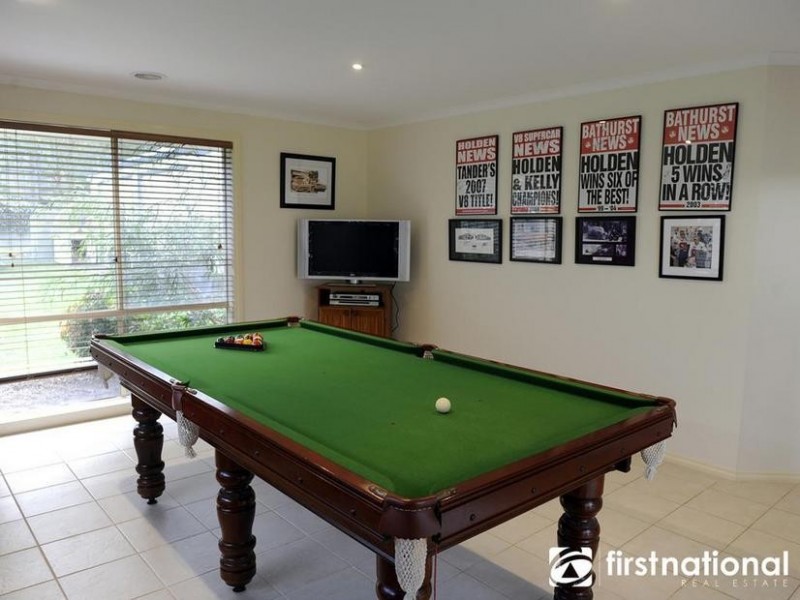 11 Wallangara Drive, Pakenham VIC 3810