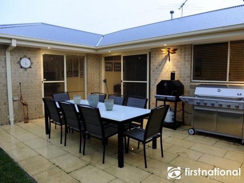 11 Wallangara Drive, Pakenham VIC 3810