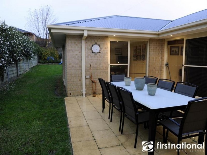 11 Wallangara Drive, Pakenham VIC 3810