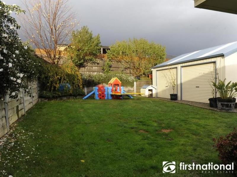 11 Wallangara Drive, Pakenham VIC 3810