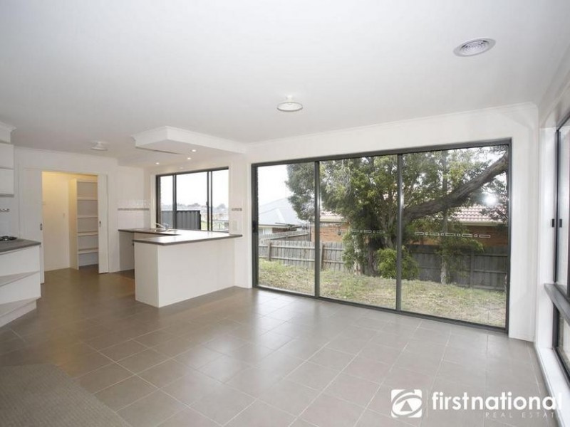 24 Windermere Boulevard, Pakenham VIC 3810