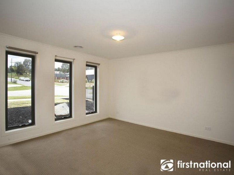 24 Windermere Boulevard, Pakenham VIC 3810