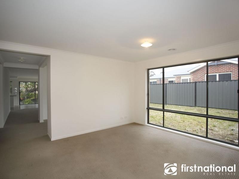 24 Windermere Boulevard, Pakenham VIC 3810