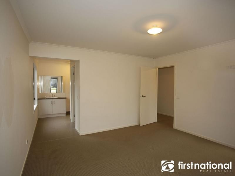 24 Windermere Boulevard, Pakenham VIC 3810