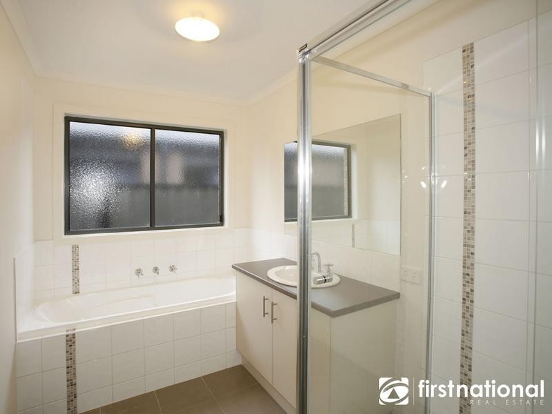 24 Windermere Boulevard, Pakenham VIC 3810