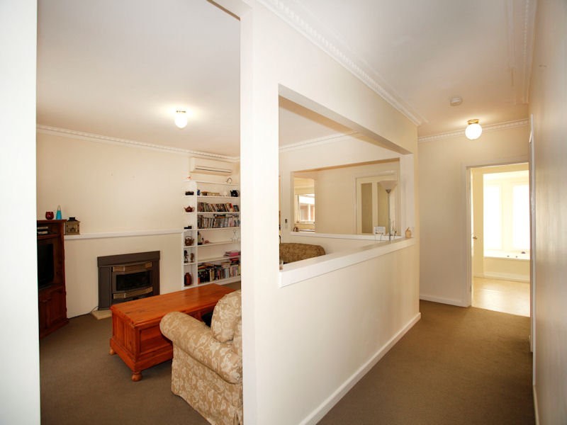 6 Thomas Street, Pakenham VIC 3810