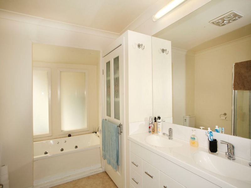 6 Thomas Street, Pakenham VIC 3810