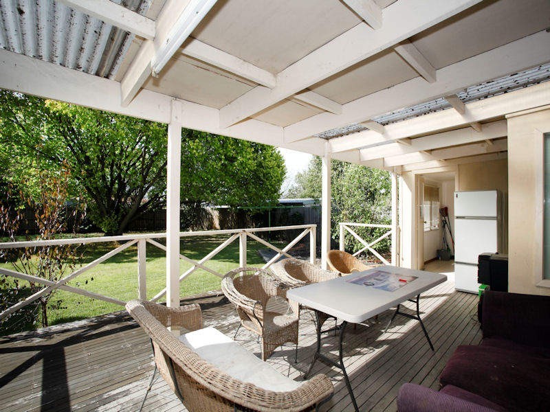 6 Thomas Street, Pakenham VIC 3810