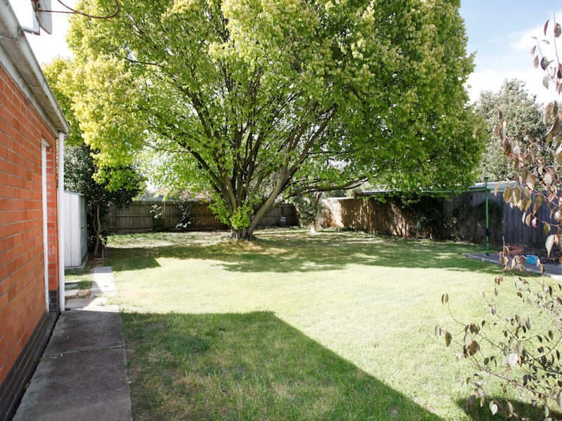 6 Thomas Street, Pakenham VIC 3810