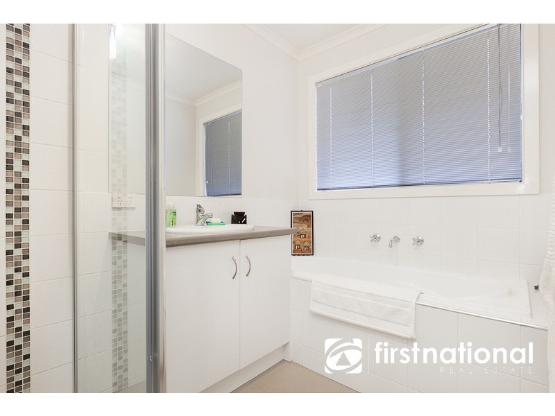 6 Swamp Gum Close, Pakenham VIC 3810