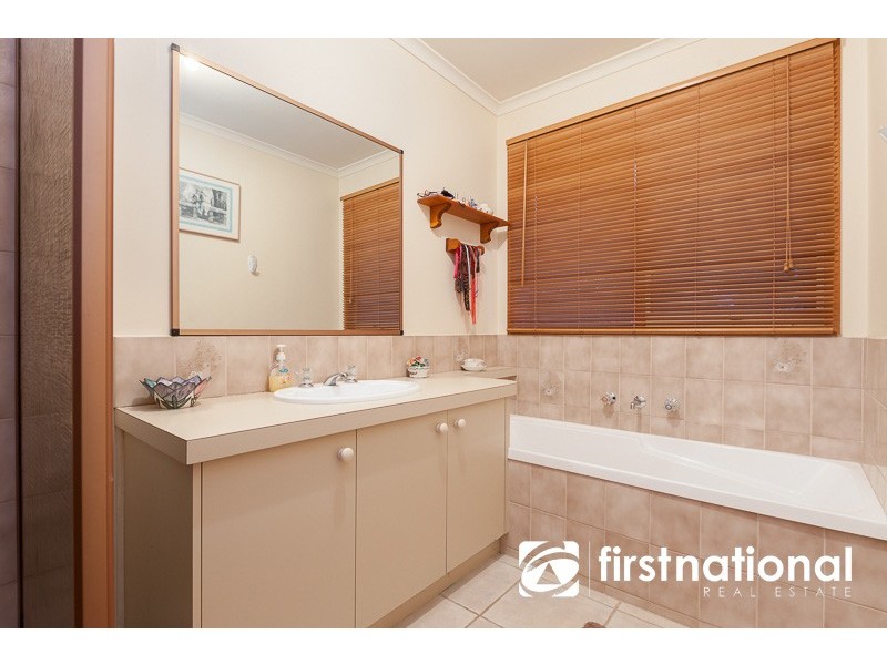 4 Bastow Close, Pakenham VIC 3810