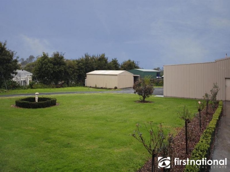 1 Bendanelle Crt, Garfield VIC 3814
