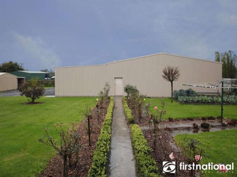 1 Bendanelle Crt, Garfield VIC 3814