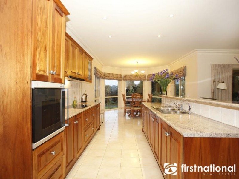 1 Bendanelle Crt, Garfield VIC 3814
