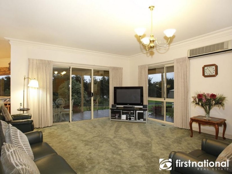 1 Bendanelle Crt, Garfield VIC 3814