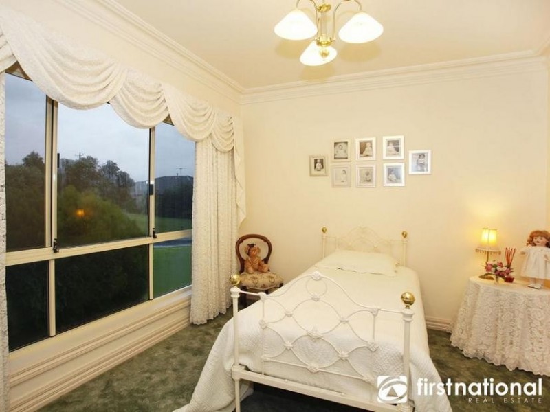 1 Bendanelle Crt, Garfield VIC 3814