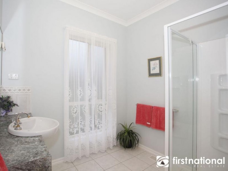 1 Bendanelle Crt, Garfield VIC 3814