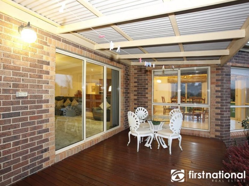 1 Bendanelle Crt, Garfield VIC 3814