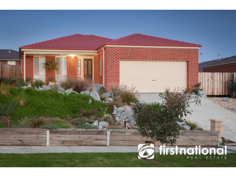 19 Yellow Gum Drive, Pakenham VIC 3810