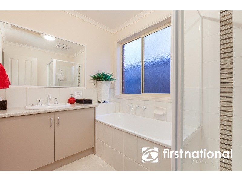 19 Yellow Gum Drive, Pakenham VIC 3810