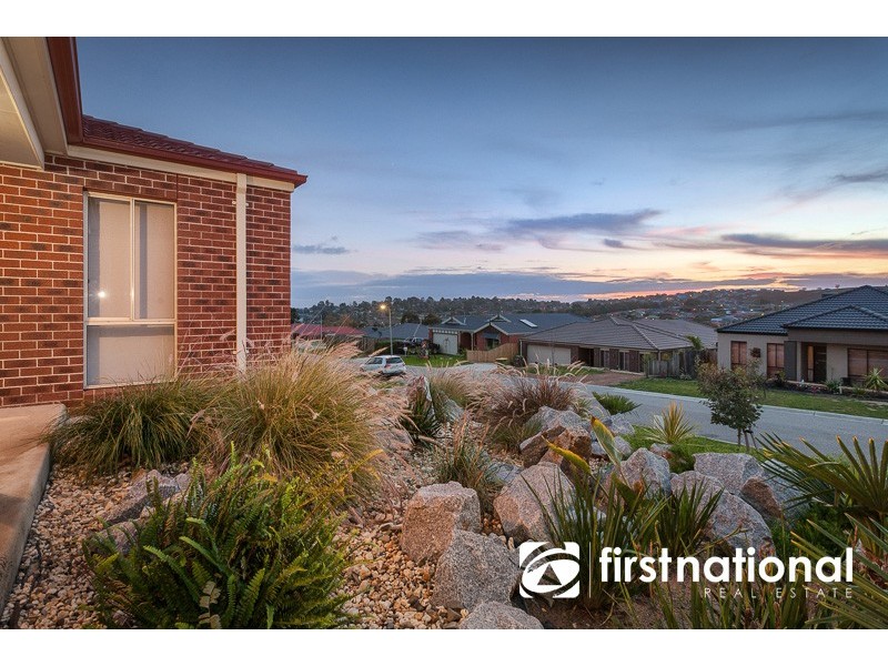 19 Yellow Gum Drive, Pakenham VIC 3810
