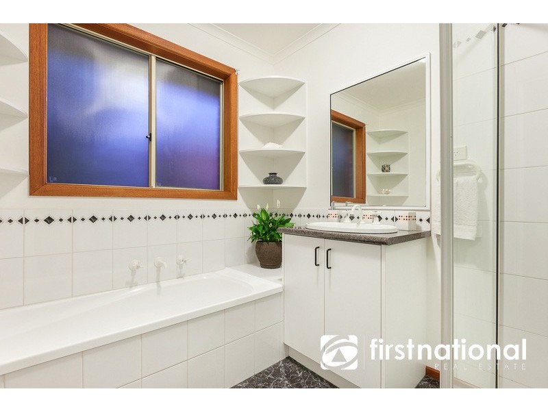 6 Settlers Hill Rise, Pakenham VIC 3810