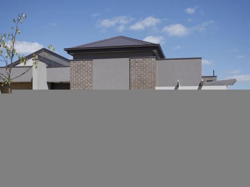 16 Haakman Way, Pakenham VIC 3810