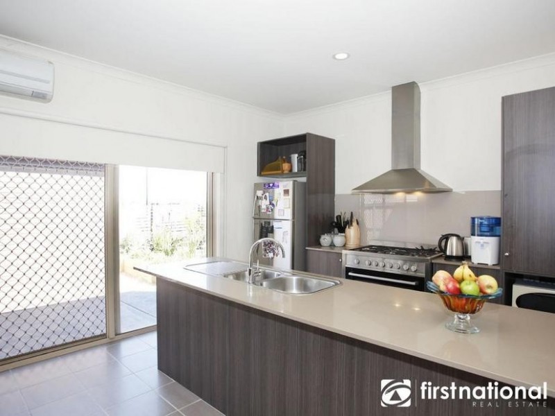 16 Haakman Way, Pakenham VIC 3810