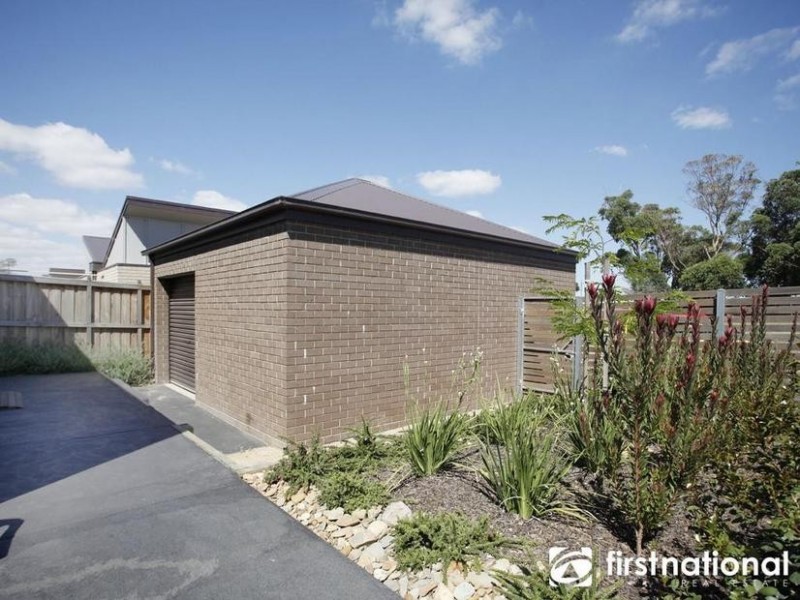 16 Haakman Way, Pakenham VIC 3810